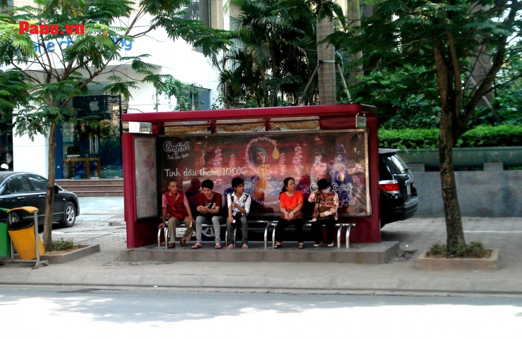 Quảng cáo nhà chờ xe buýt tại siêu thị Seiyo Phạm Ngọc Thạch - Hà Nội