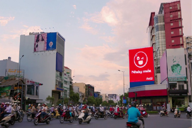 bảng quảng cáo coca-cola