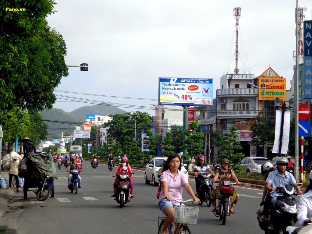 quảng cáo biển hộp đèn tại đường Lê Hồng Phong