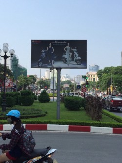 Quảng cáo biển hộp đèn đường Nguyễn Chí Thanh