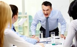người kể chuyện giỏi