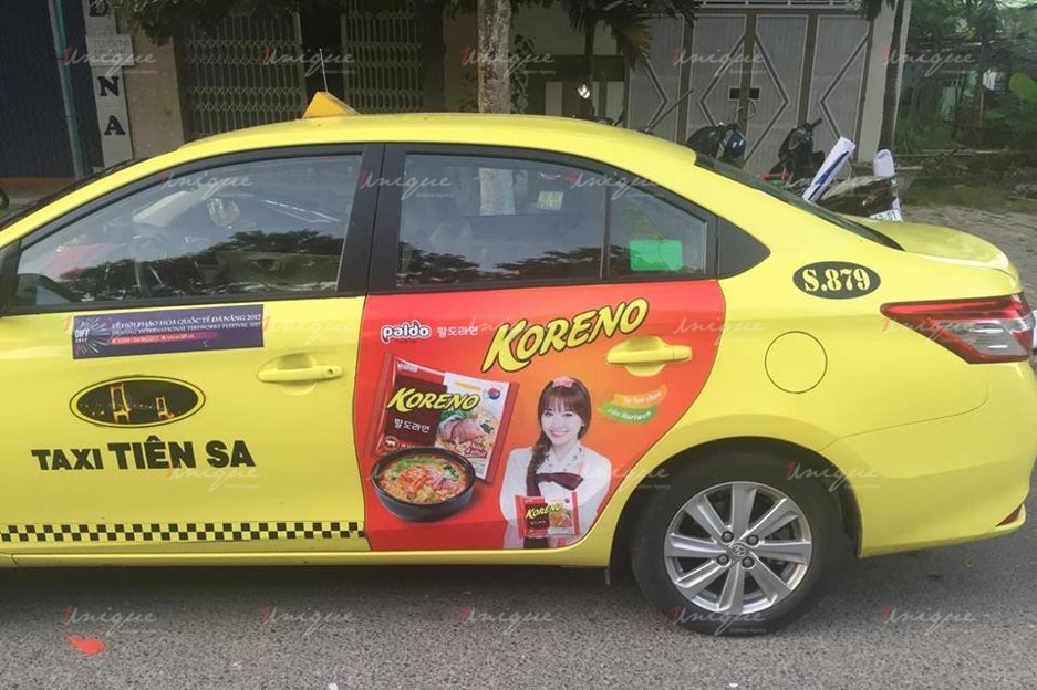 Koreno quảng cáo trên taxi