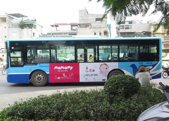 mamamy quảng cáo trên xe bus