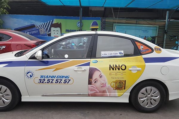 Quảng cáo trên taxi