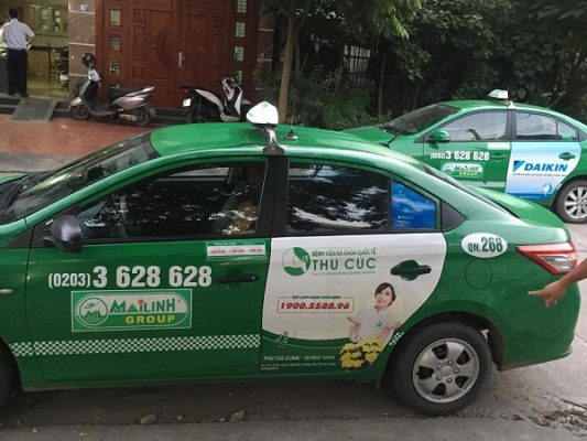 Thu Cúc Clinics quảng cáo trên xe taxi