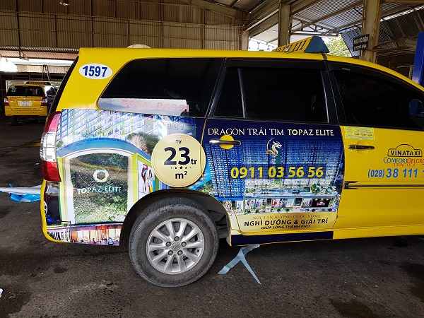 Bất động sản Topaz Elite quảng cáo trên taxi