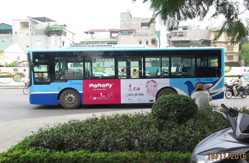 quảng cáo trên xe bus