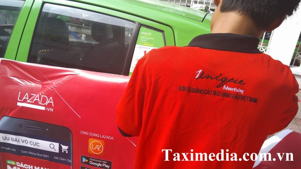 dán quảng cáo trên xe taxi