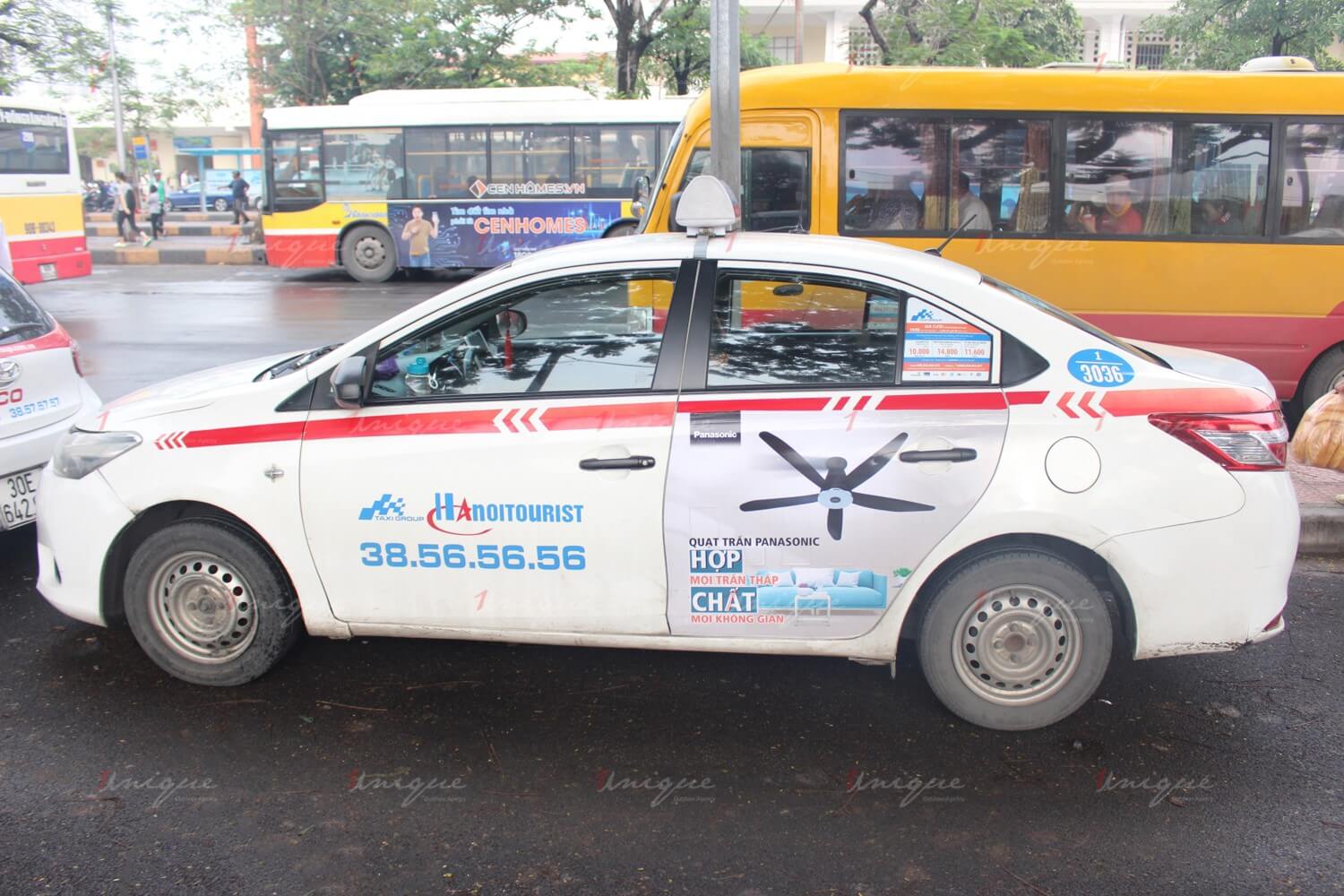 quảng cáo trên xe taxi