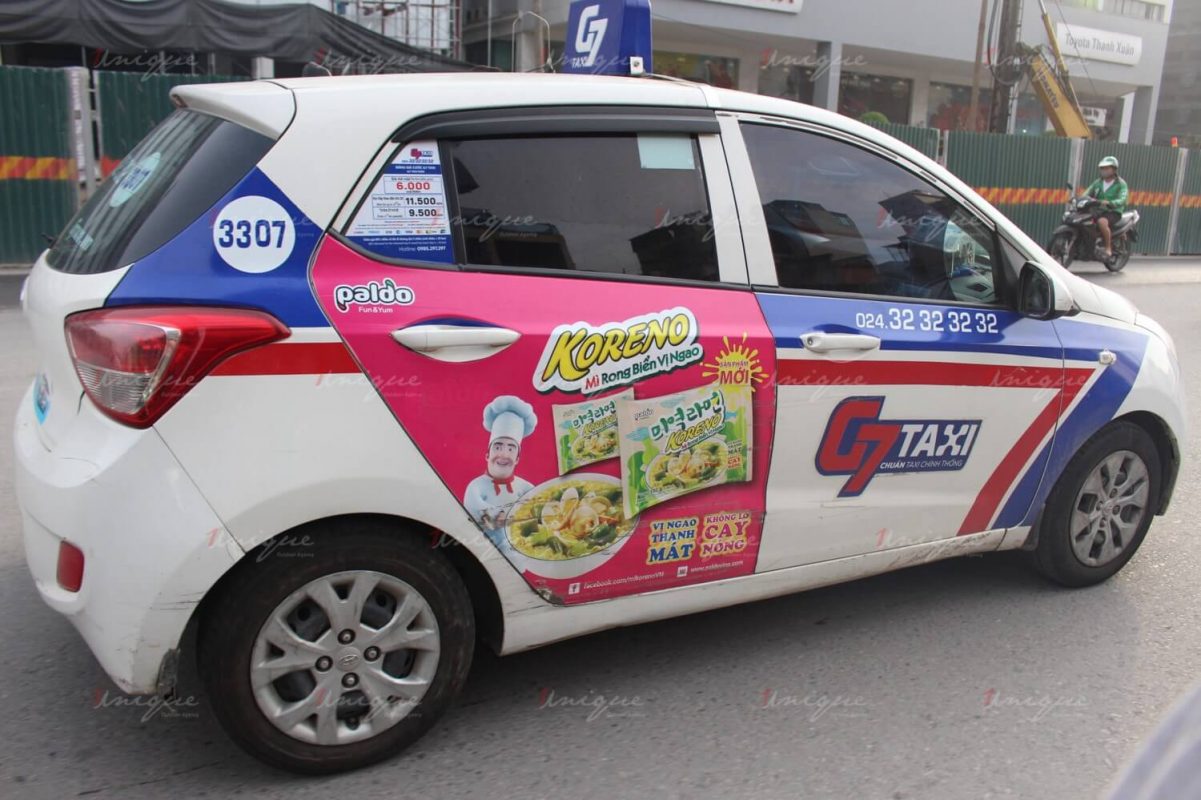 quảng cáo trên xe taxi