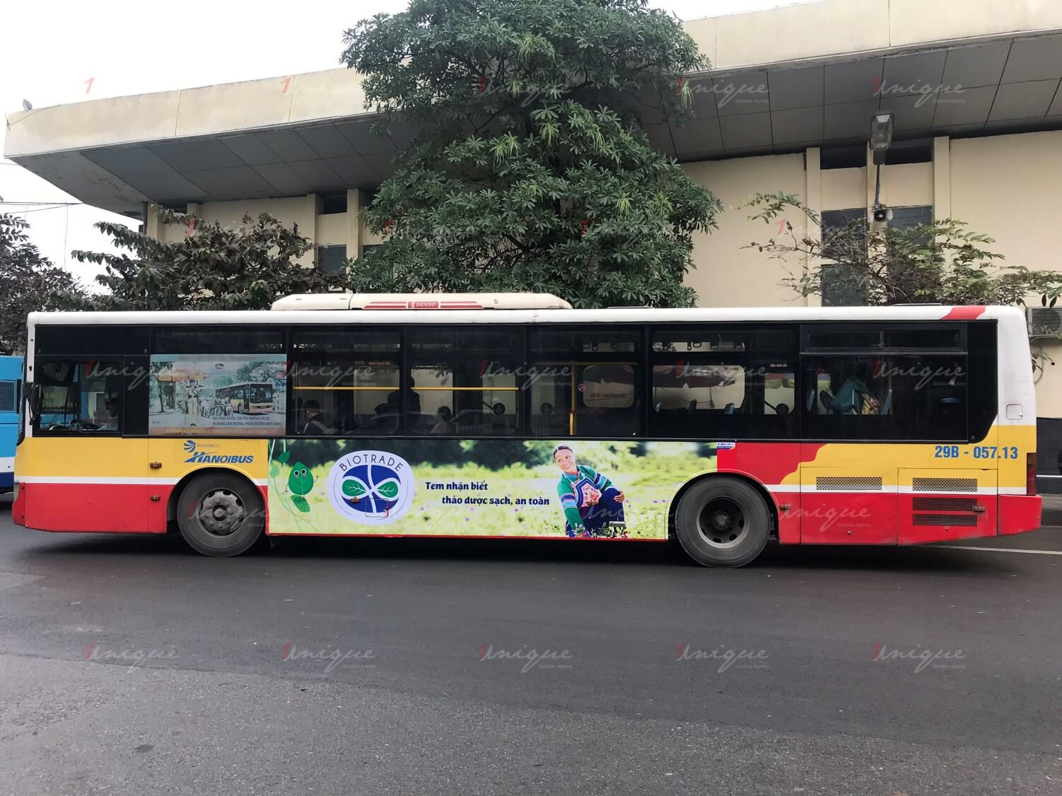 biotrade quảng cáo trên xe buýt
