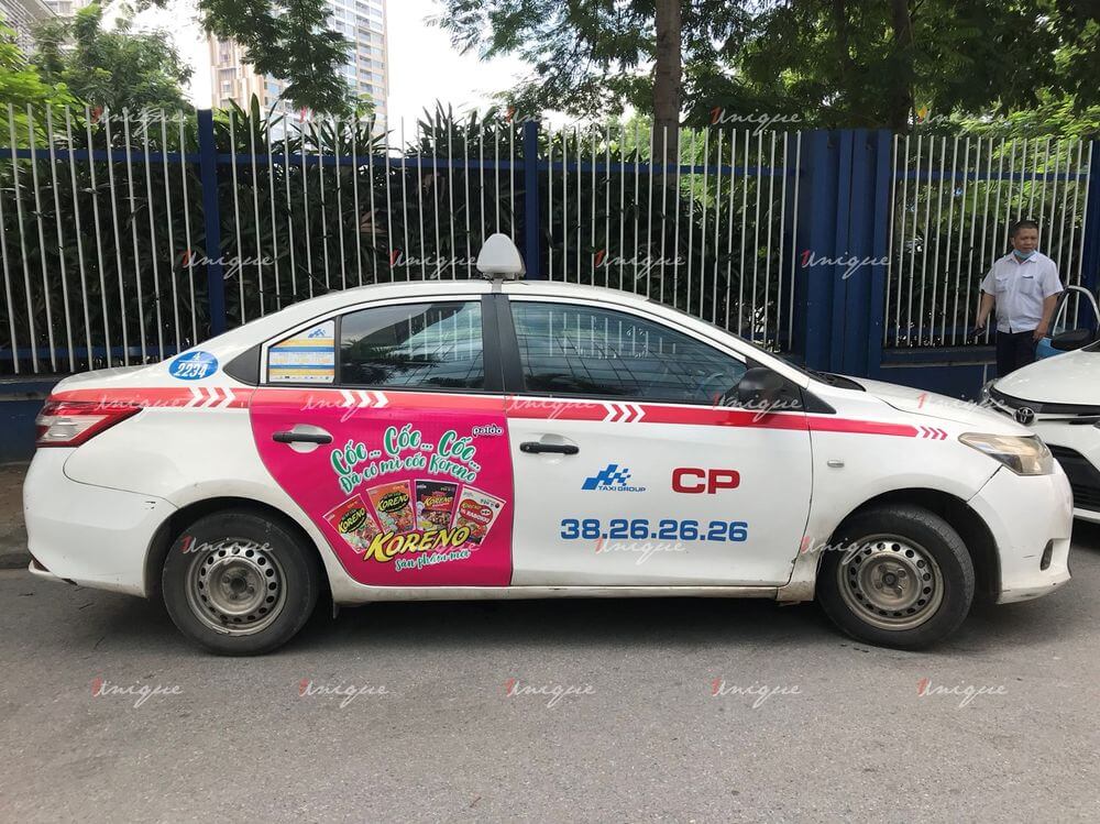 Mỳ cốc Koreno quảng cáo trên taxi