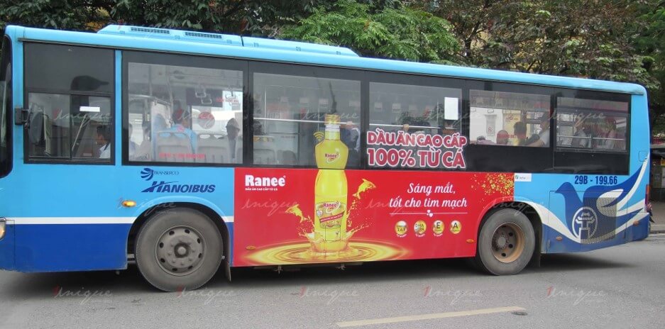 dầu cá ranee quảng cáo trên taxi và xe bus